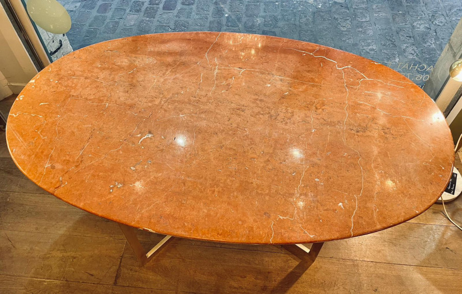 Table ovale en marbre rouge alicante années 70