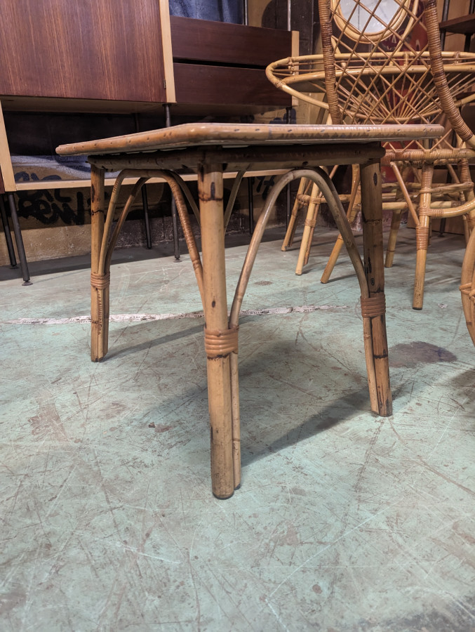 Table d'appoint en rotin