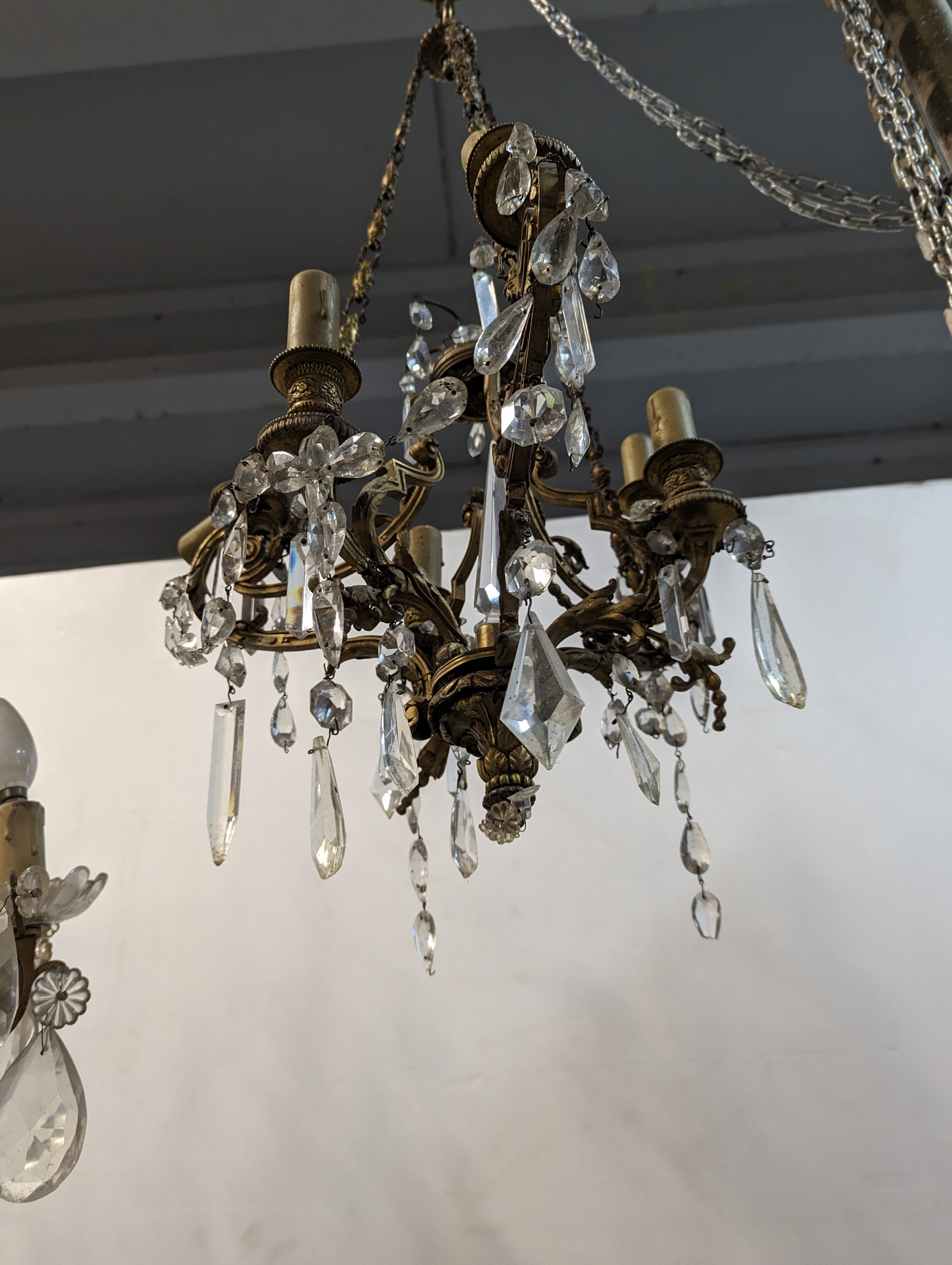 Lustre en bronze à pampilles et poignard XIXe - La Brocante En Ligne