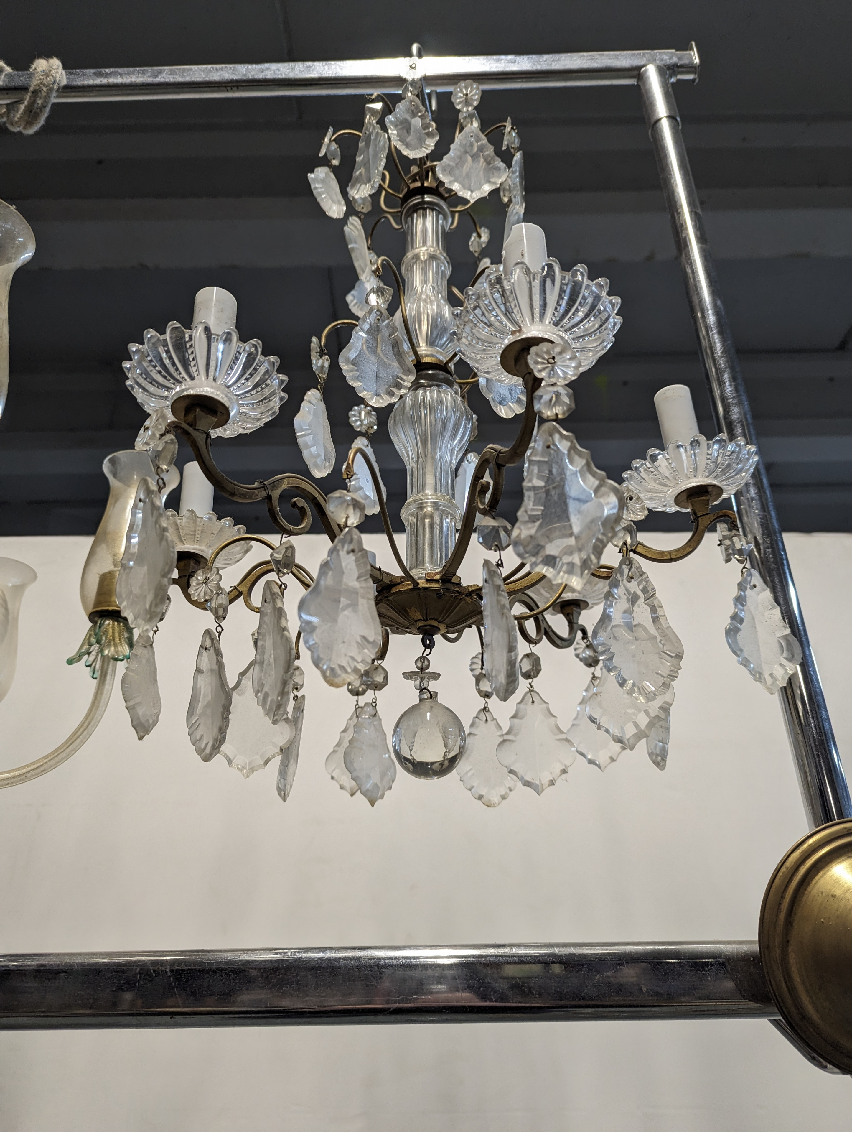 Lustre à pampille de style Louis XV en cristal - La Brocante En Ligne