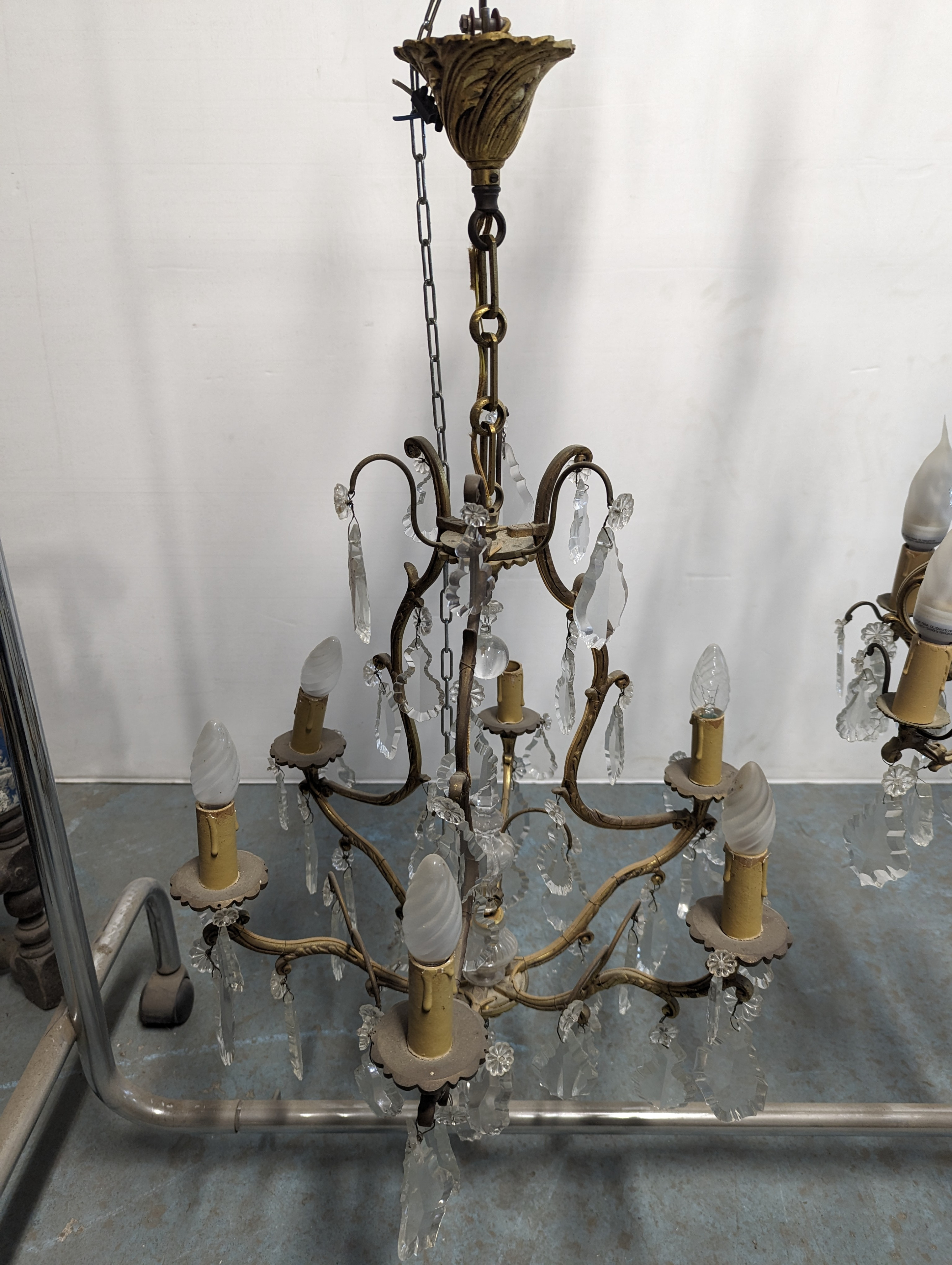 Lustre à pampille en cristal et poignard de style Louis XV - La ...