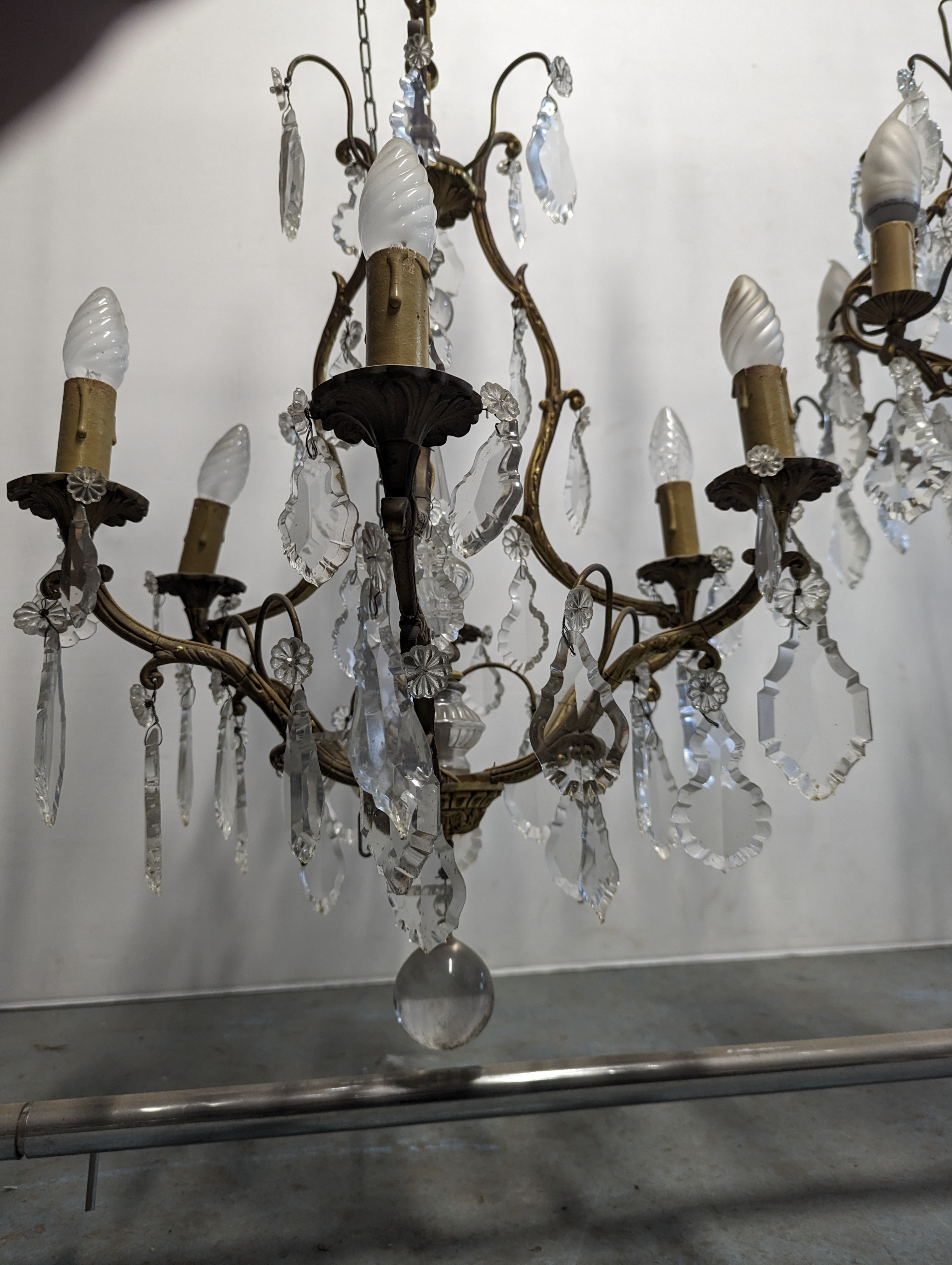 Lustre à pampille en cristal et poignard de style Louis XV - La ...
