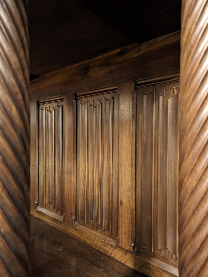 Salle à manger de style renaissance en noyer massif