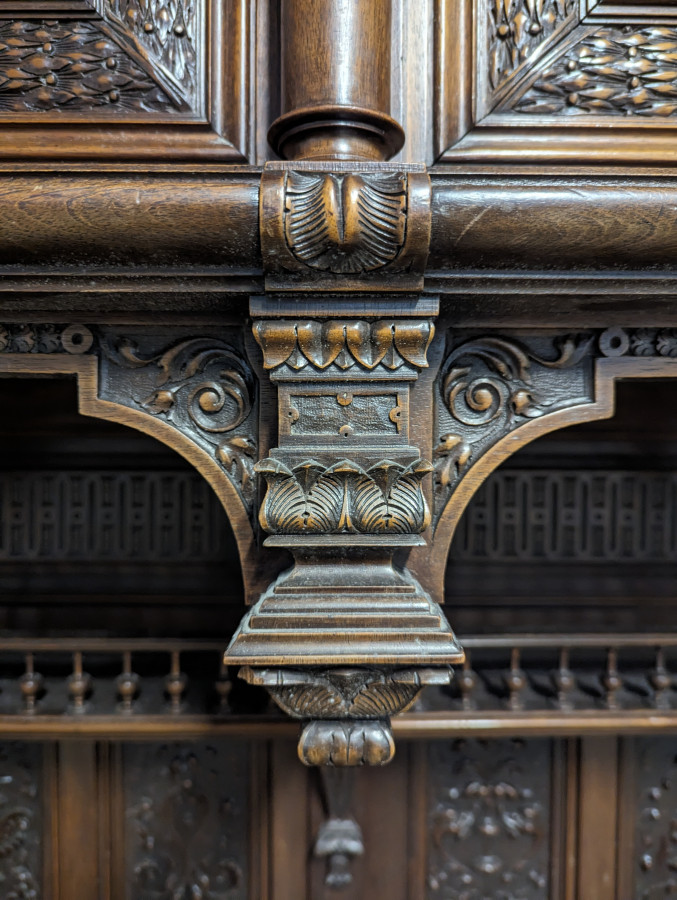 Buffet de style Renaissance en Noyer