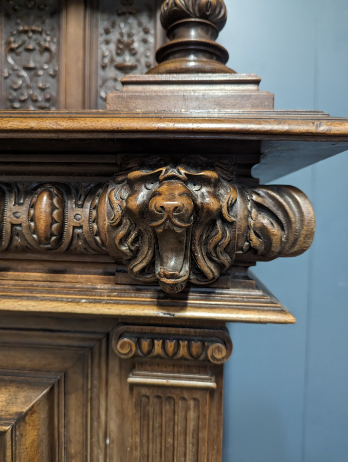 Buffet de style Renaissance en Noyer