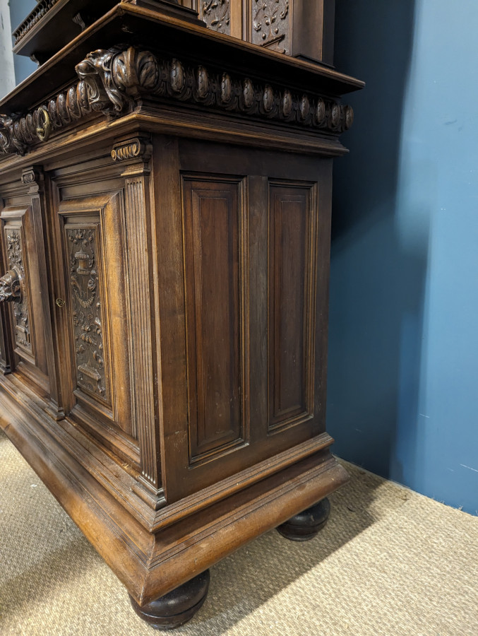 Buffet de style Renaissance en Noyer