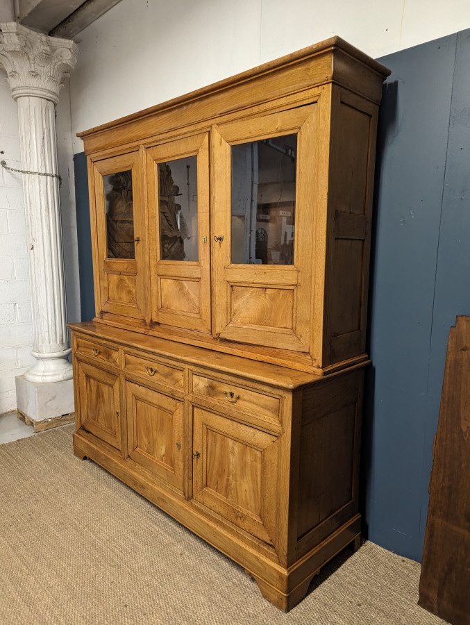 Grand buffet d'époque Louis Philippe en Noyer