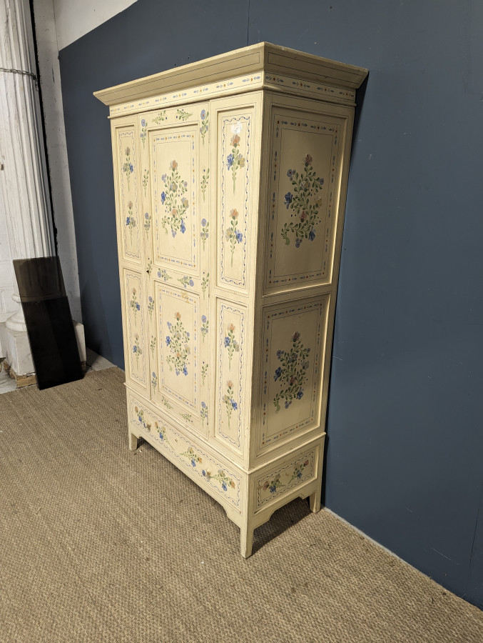 Armoire peinte à la main de 1900