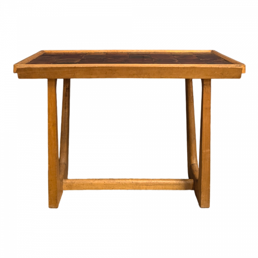 Table d'appoint moderniste