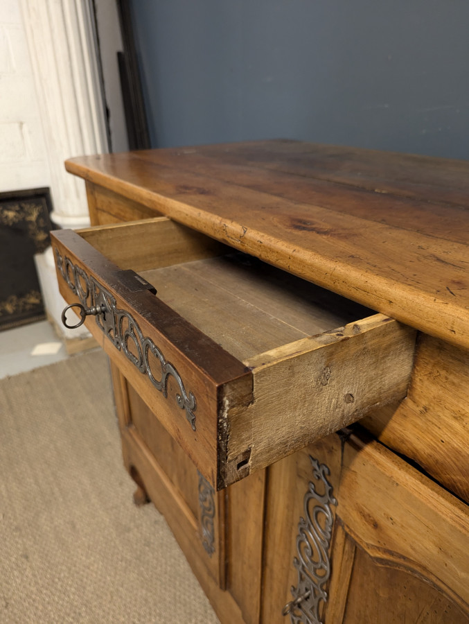 Buffet en merisier de style provençale début XIXe