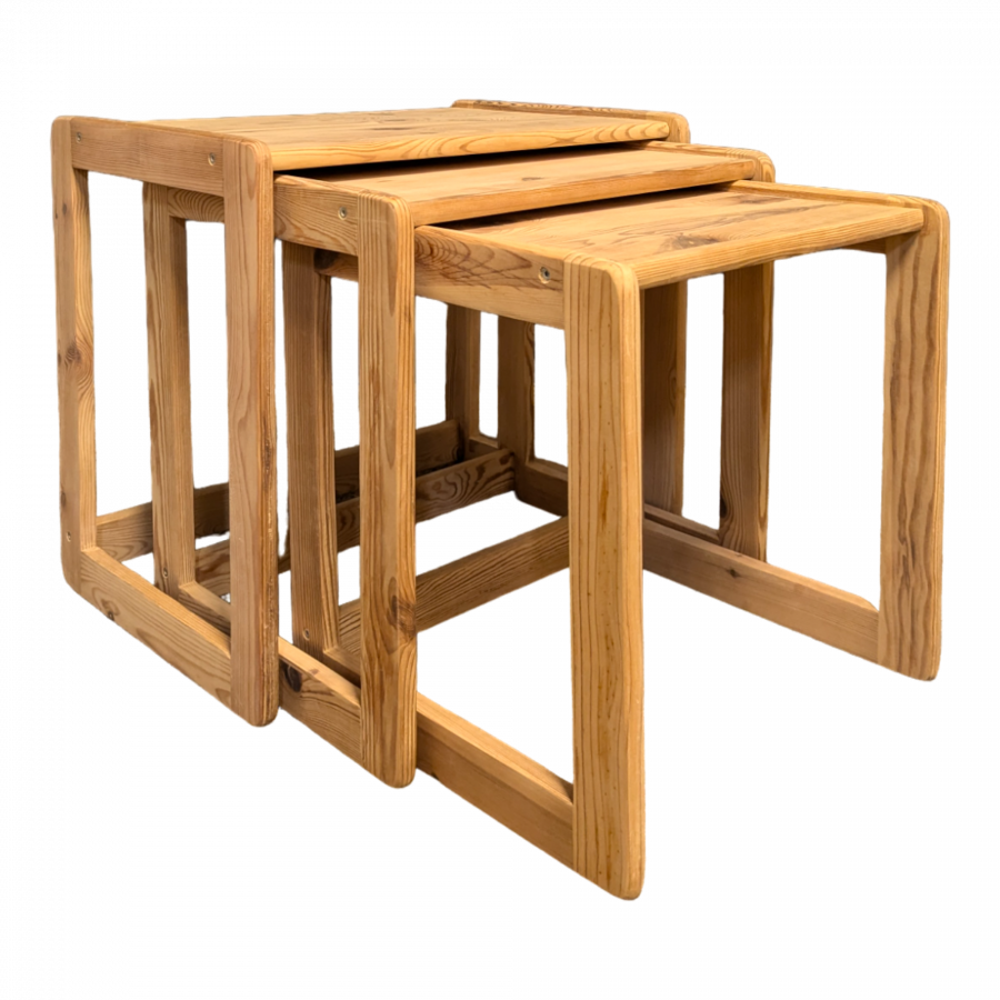 Tables gigognes en pin décapé