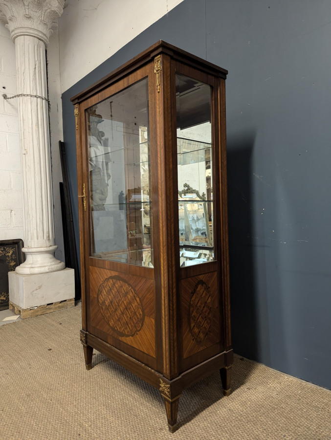Vitrine de style Empire
