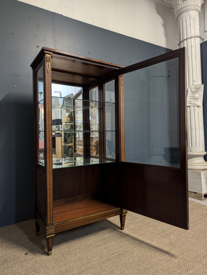 Vitrine de style Empire