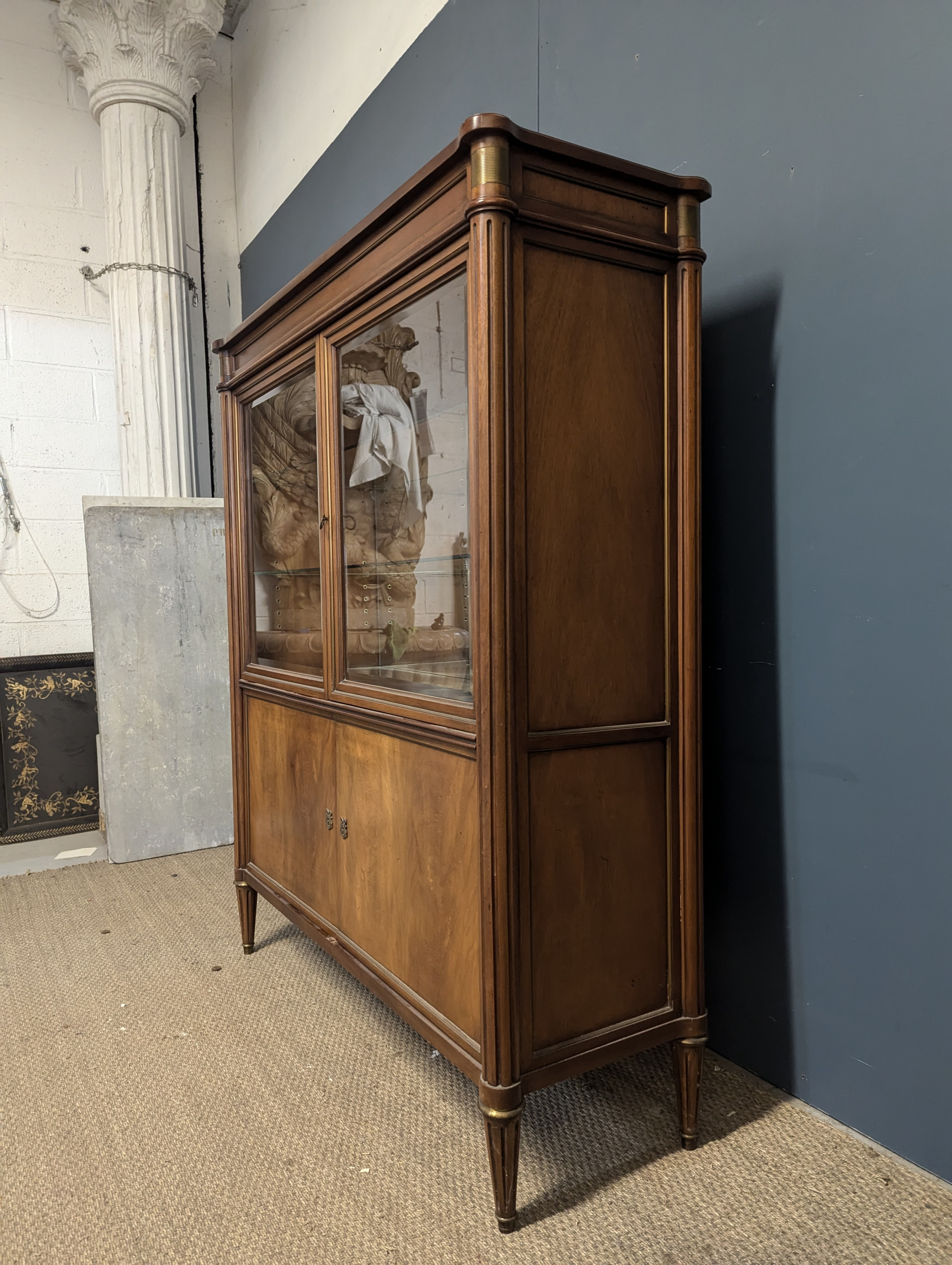 Vitrine en Merisier de style Louis XVI - La Brocante En Ligne