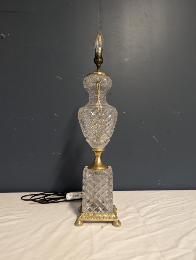 Pied de lampe de style Empire en cristal taillé et bronze