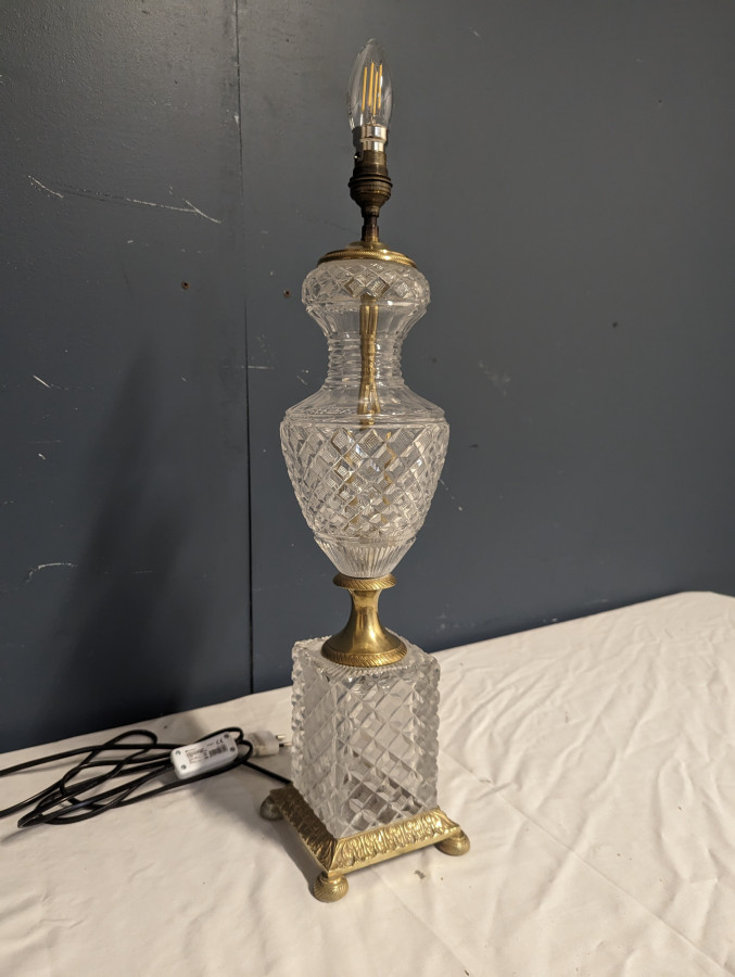 Pied de lampe de style Empire en cristal taillé et bronze