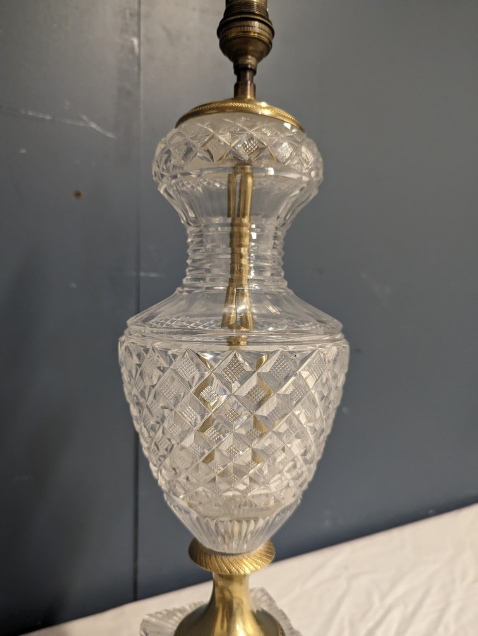 Pied de lampe de style Empire en cristal taillé et bronze