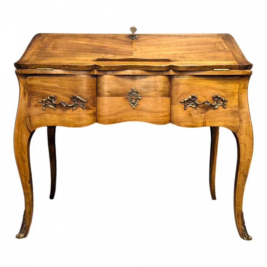 Bureau dos d'âne en noyer de style Louis XV