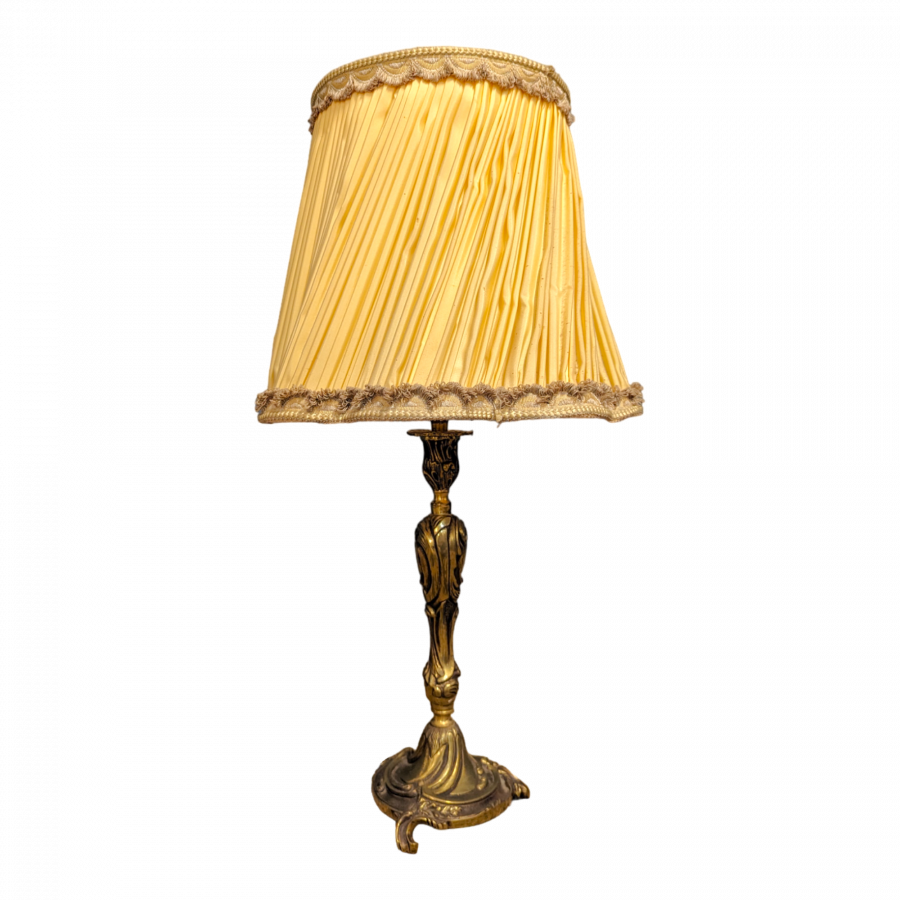 Lampe en bronze à décor floral
