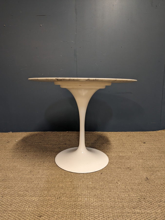 Table tulipe en marbre DLG Eero Saarinen