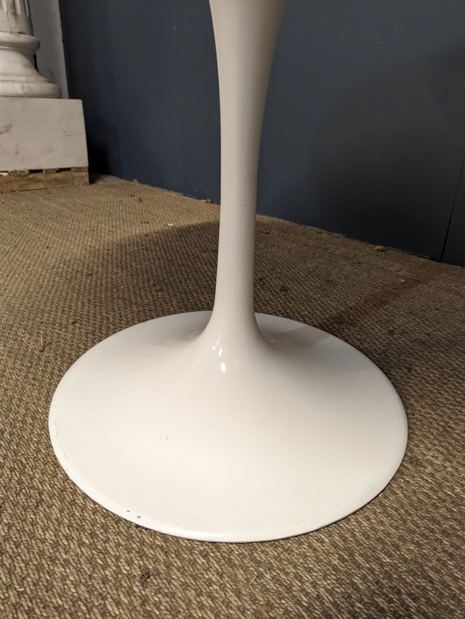 Table tulipe en marbre DLG Eero Saarinen