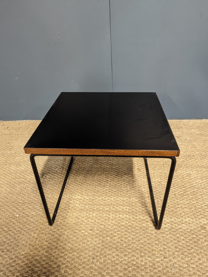 Table d'appoint noire Guariche pour Steiner