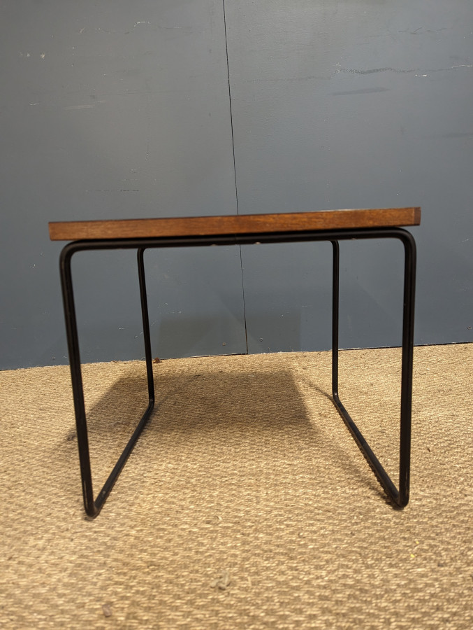 Table d'appoint noire Guariche pour Steiner