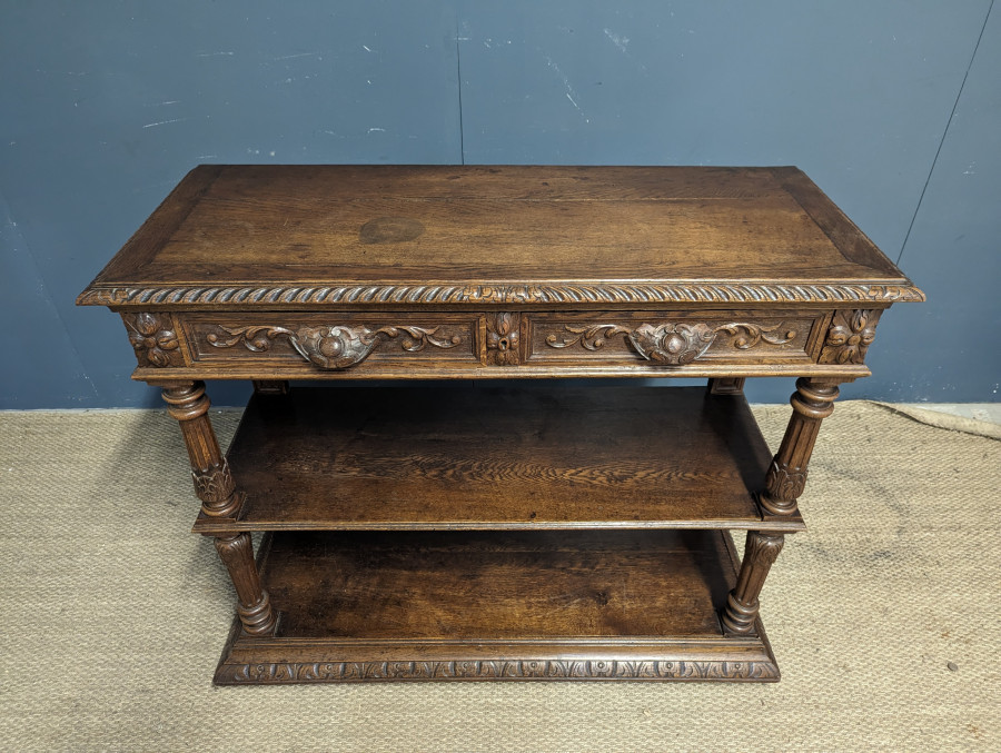 Desserte de style Henri II