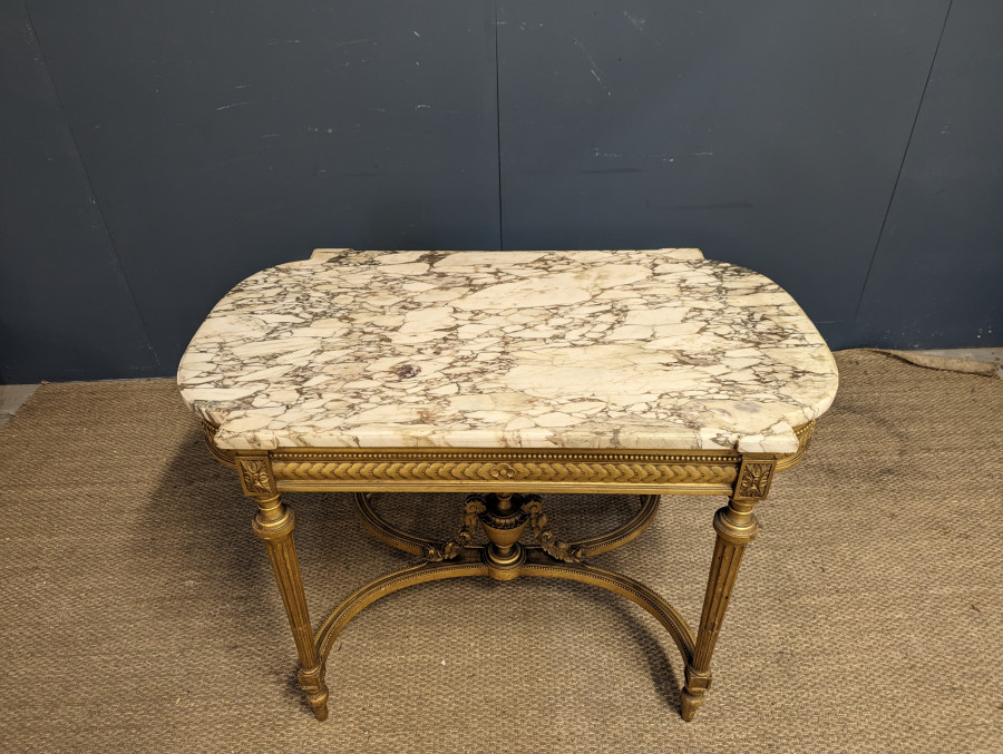 Table de milieu de style Louis XVI en bois doré époque Napoléon III