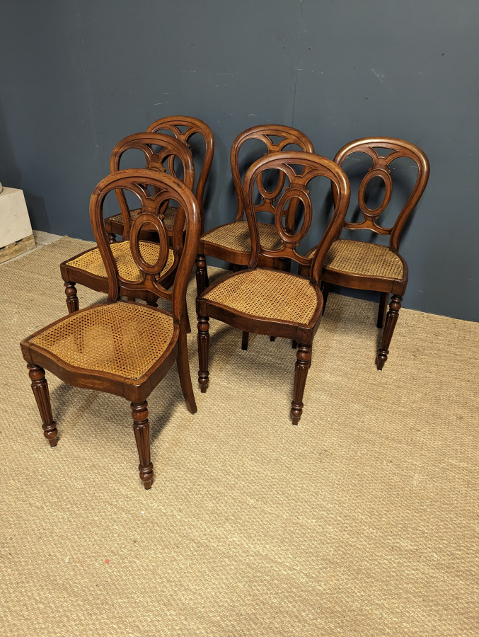 Table et 6 chaises de style Napoléon III