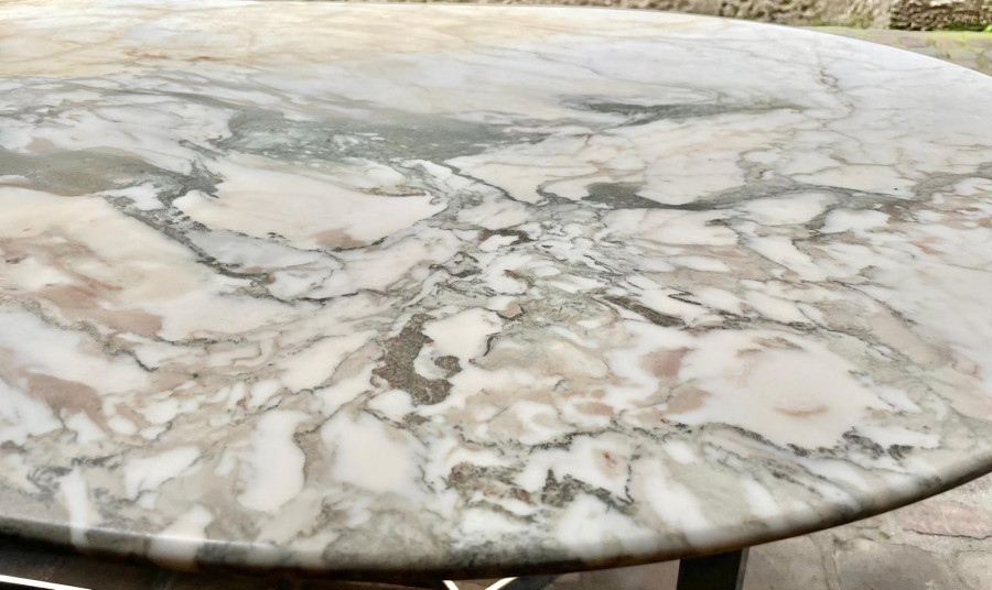 Table marbre et acier chromé de Paul Legeard