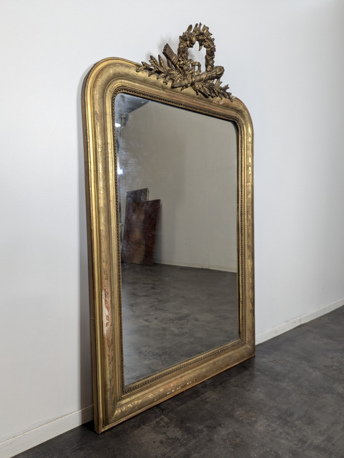 Miroir Louis Philippe en bois et stuc Doré