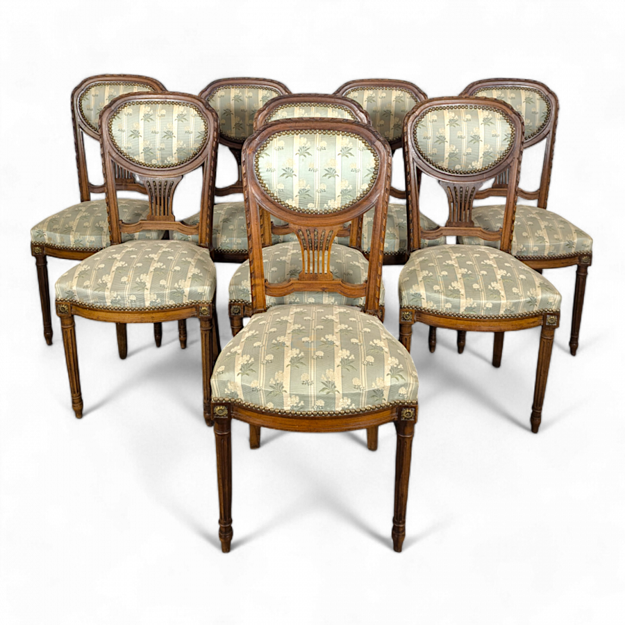 Série de 8 chaises de style Louis XVI