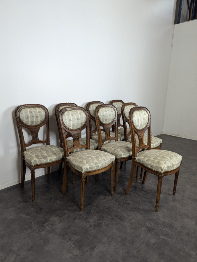 Série de 8 chaises de style Louis XVI