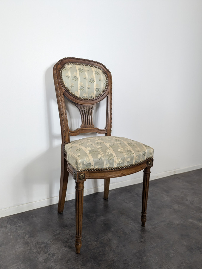 Série de 8 chaises de style Louis XVI