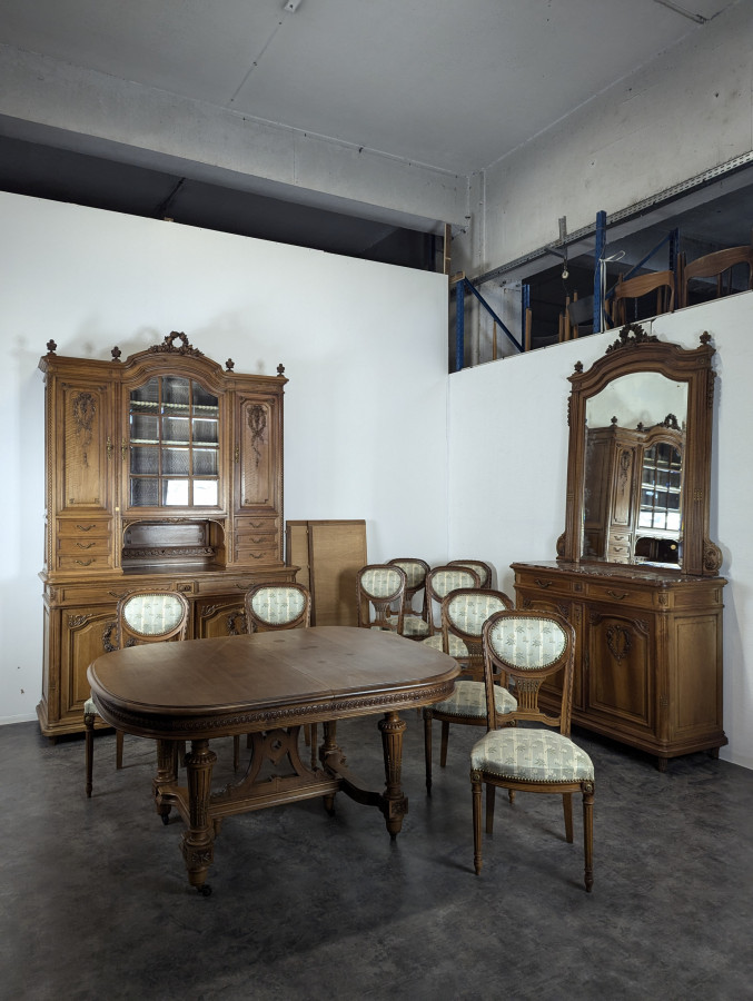Série de 8 chaises de style Louis XVI