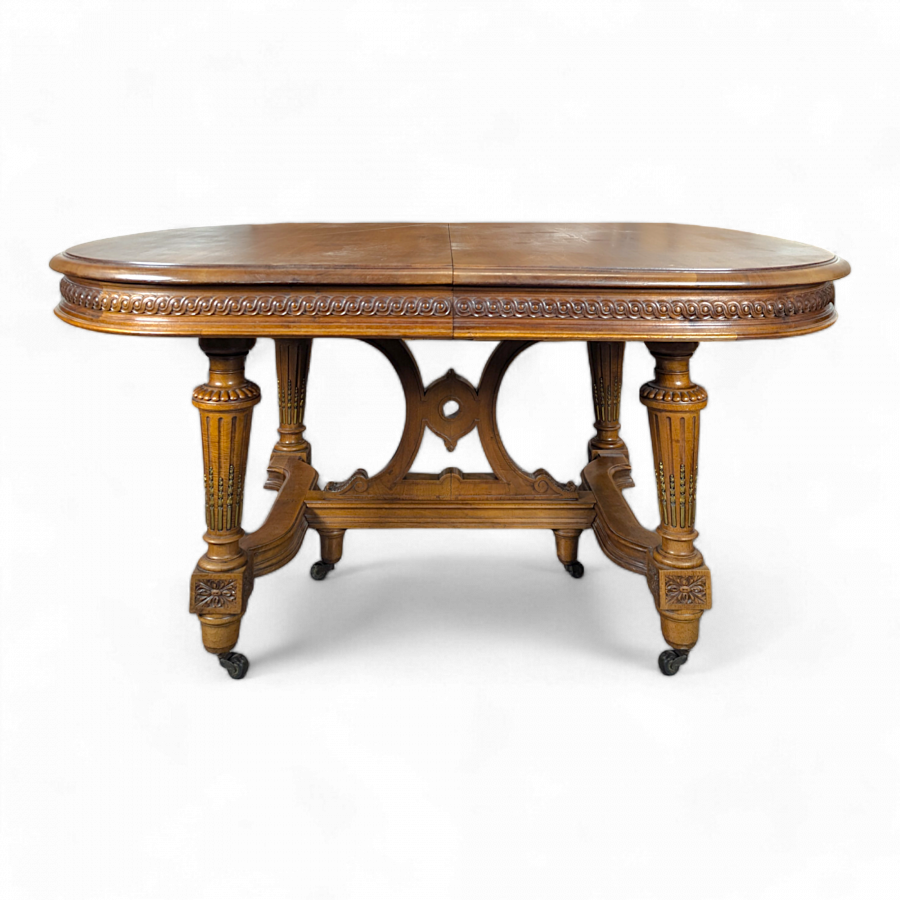Table de style Louis XVI en noyer