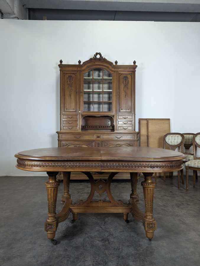 Table de style Louis XVI en noyer