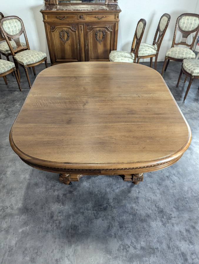 Table de style Louis XVI en noyer