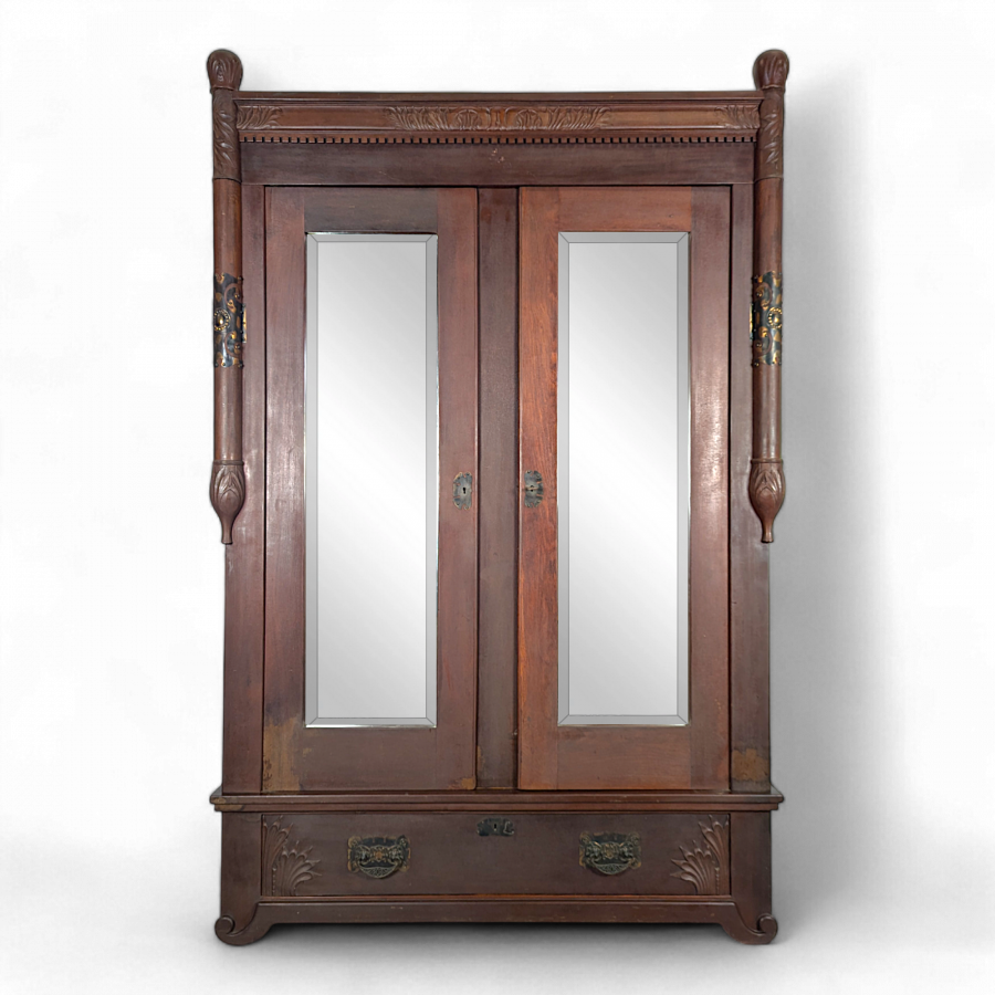 Armoire de R.J. Horner & Co