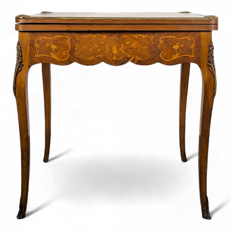Table à jeu de style Louis XV en marqueterie de bois de rose