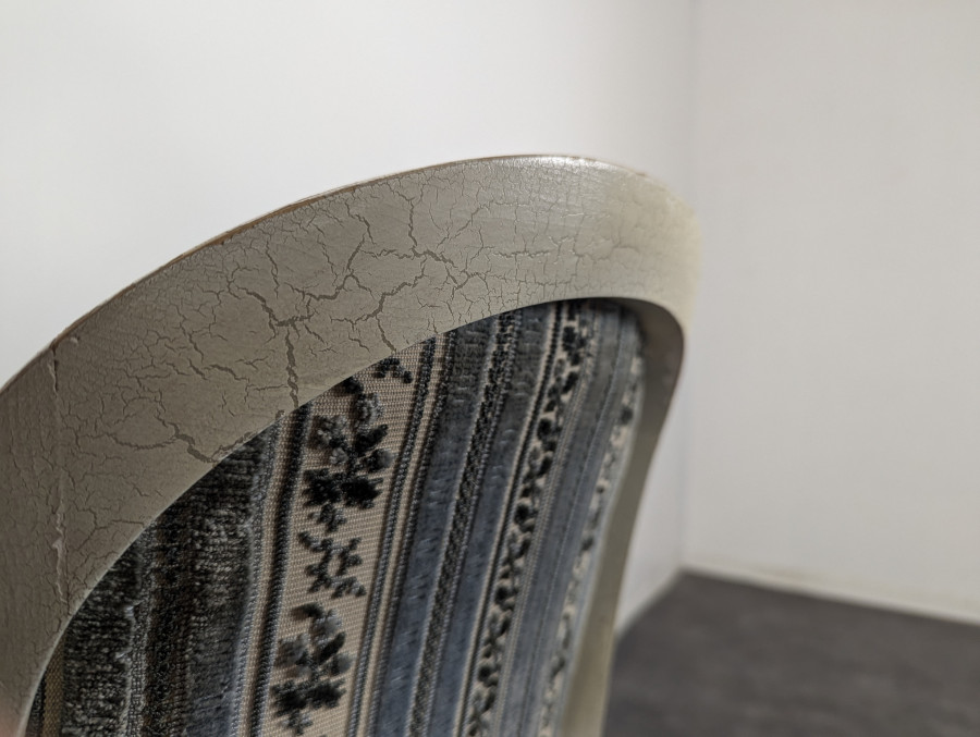 Chaise médaillon de style Louis XVI laquée blanche