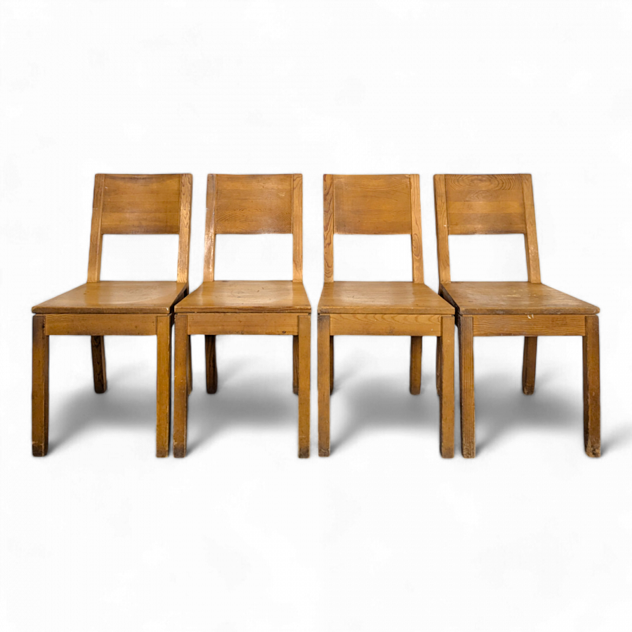 Série de 4 chaise en Sapin
