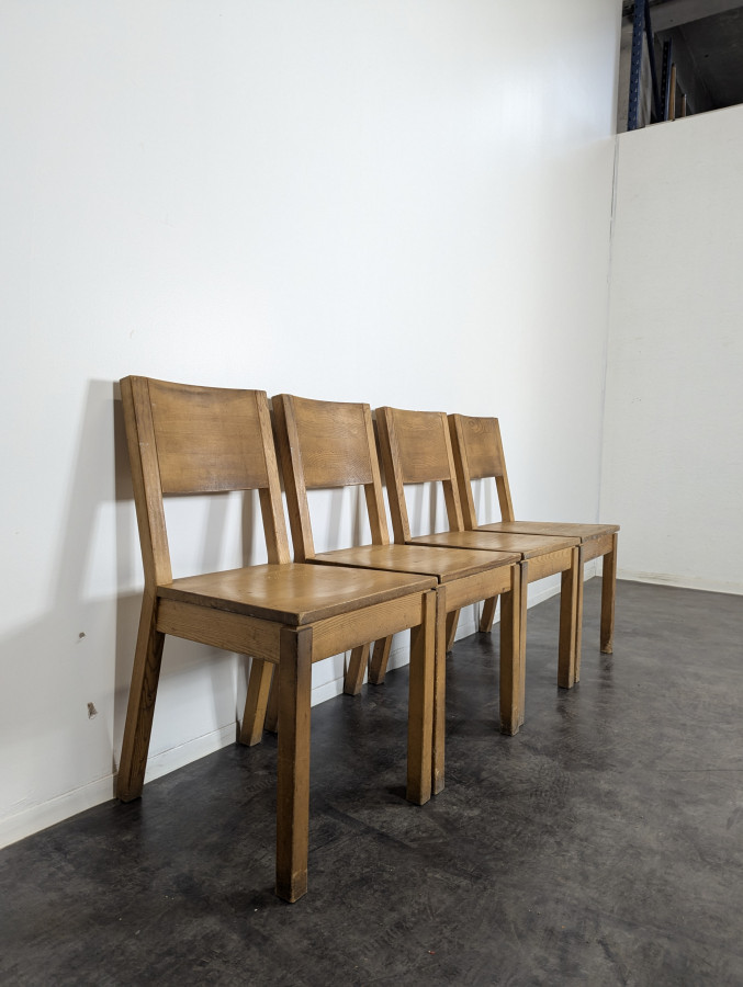 Série de 4 chaise en Sapin
