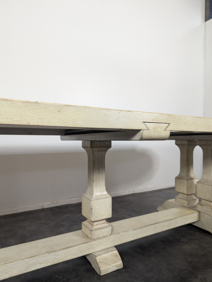 Table de monastère cérusée blanc cassé