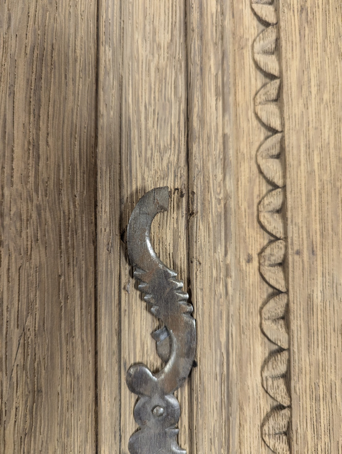Armoire normande de Caen en chêne décapé