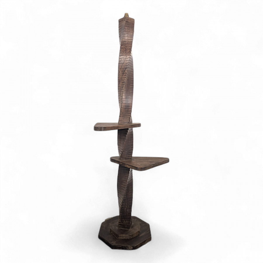Lampadaire brutaliste en bois massif