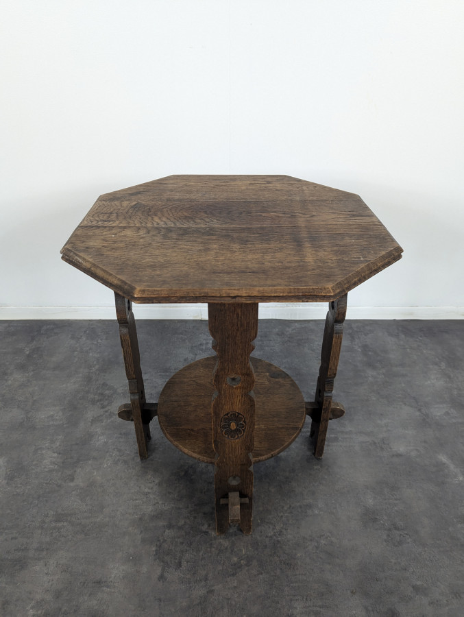 Table d'appoint brutaliste