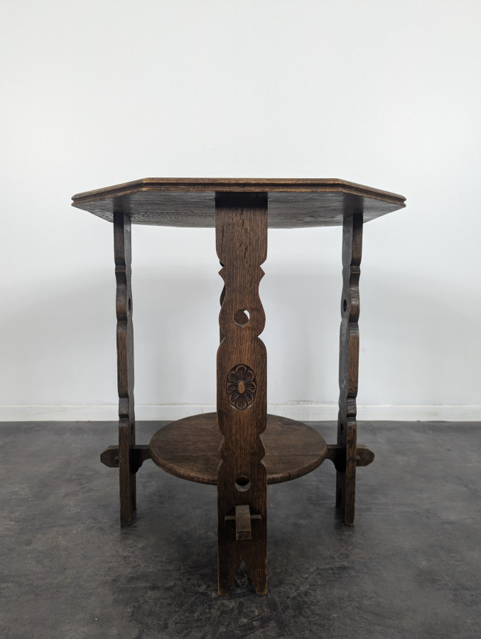 Table d'appoint brutaliste