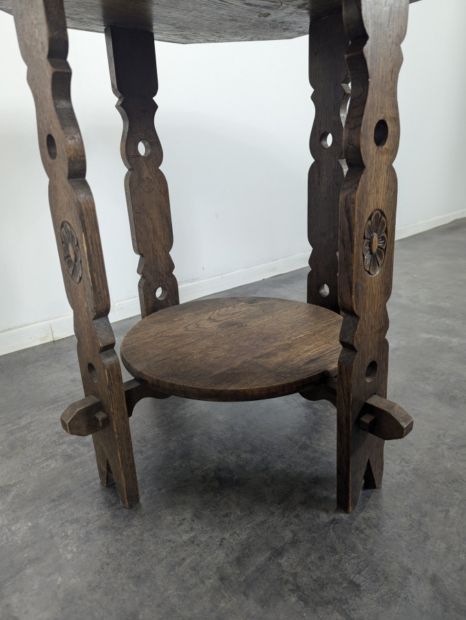 Table d'appoint brutaliste